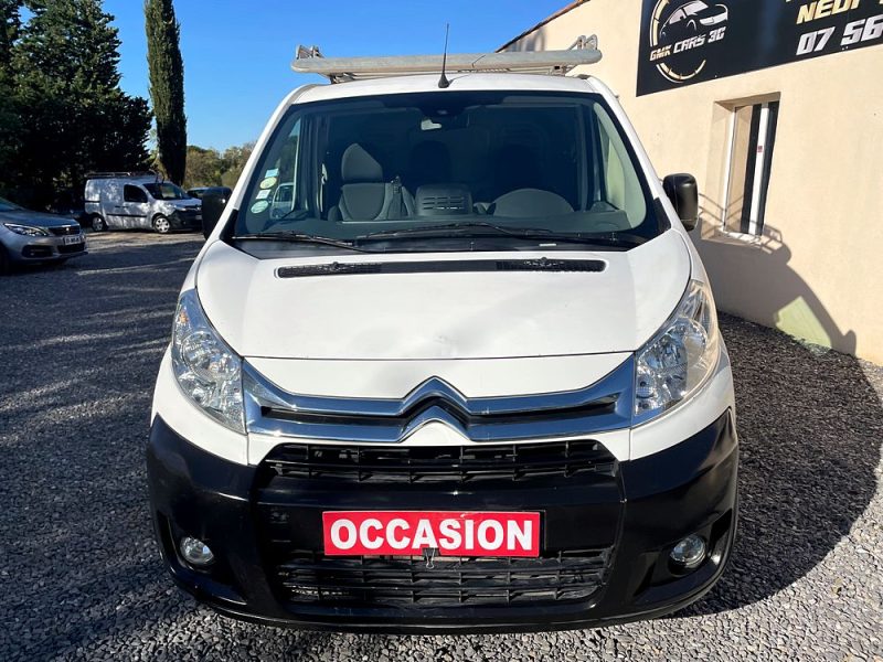 CITROEN JUMPY 2016. Auto Dakar propose une flotte diversifiée : berlines, SUV, 4x4, utilitaires et véhicules de luxe