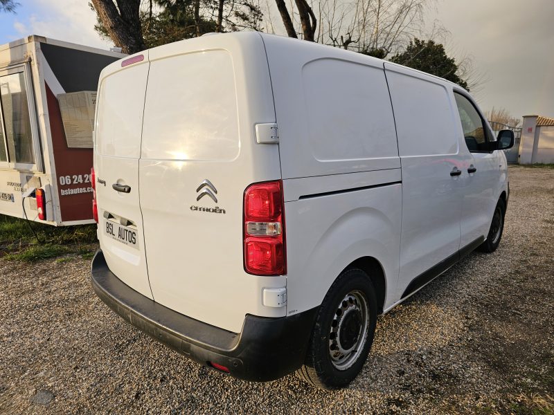 CITROEN JUMPY 2017. Auto Dakar met à votre disposition une équipe d'experts passionnés d'automobile