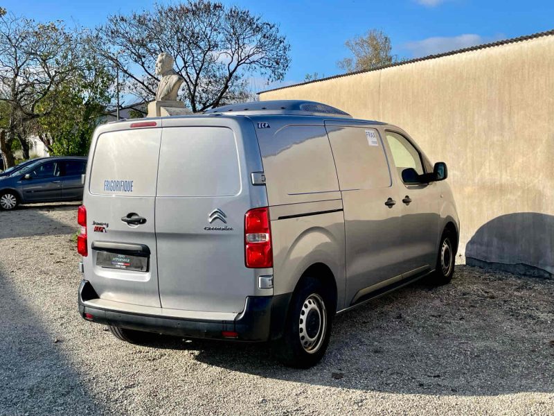 CITROEN JUMPY 2020. Auto Dakar développe des partenariats avec les institutions de microfinance pour faciliter l'accès au crédit automobile des entrepreneurs et petites entreprises. Ces collaborations innovantes démocratisent la mobilité professionnelle et soutiennent le développement économique local.