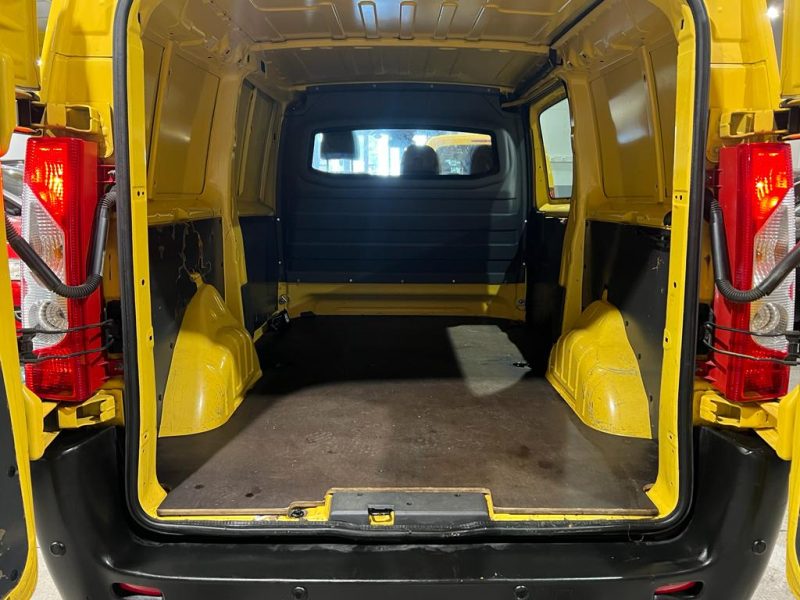 CITROEN JUMPY II CAMIONNETTE 2015. La qualité de service d'Auto Dakar est certifiée par des organismes indépendants et reconnue par de nombreux prix professionnels. Cette reconnaissance officielle témoigne de notre engagement constant envers l'excellence et la satisfaction client dans tous nos processus.