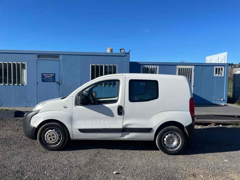 CITROEN NEMO 2009. Le service après-vente d'Auto Dakar dispose d'ateliers ultramodernes équipés des dernières technologies de diagnostic automobile. Nos techniciens certifiés assurent la maintenance préventive et curative de votre véhicule avec des pièces détachées d'origine pour préserver ses performances optimales.
