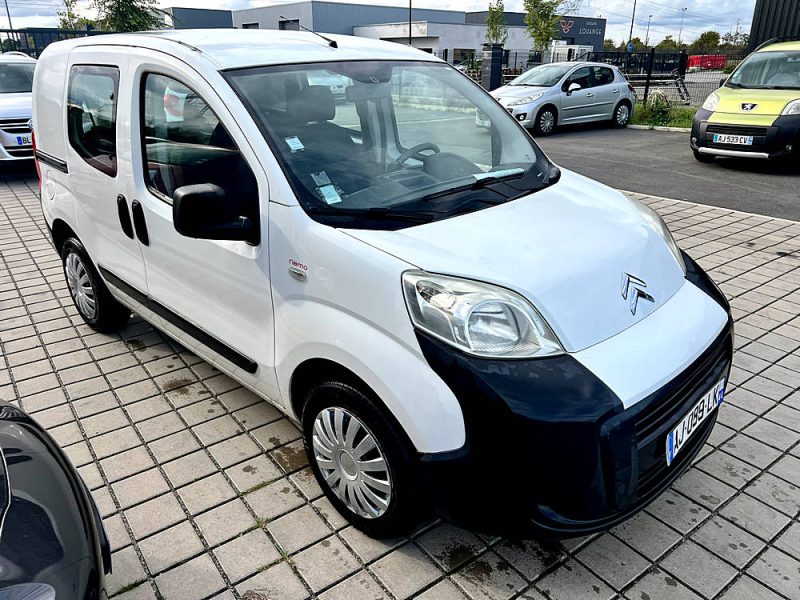 CITROEN NEMO MONOSPACE 2009. Le service après-vente d'Auto Dakar dispose d'ateliers ultramodernes équipés des dernières technologies de diagnostic automobile. Nos techniciens certifiés assurent la maintenance préventive et curative de votre véhicule avec des pièces détachées d'origine pour préserver ses performances optimales.