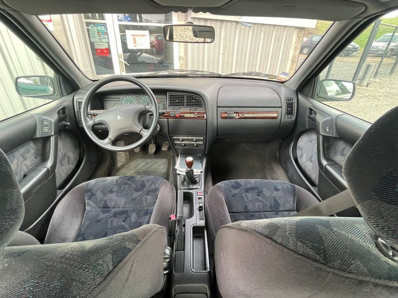 CITROEN XANTIA 2001. Le service client multilingue d'Auto Dakar accueille une clientèle internationale diversifiée avec des conseillers parlant français, anglais, arabe et wolof. Cette approche multiculturelle reflète l'ouverture de Dakar et facilite les échanges avec tous nos clients.