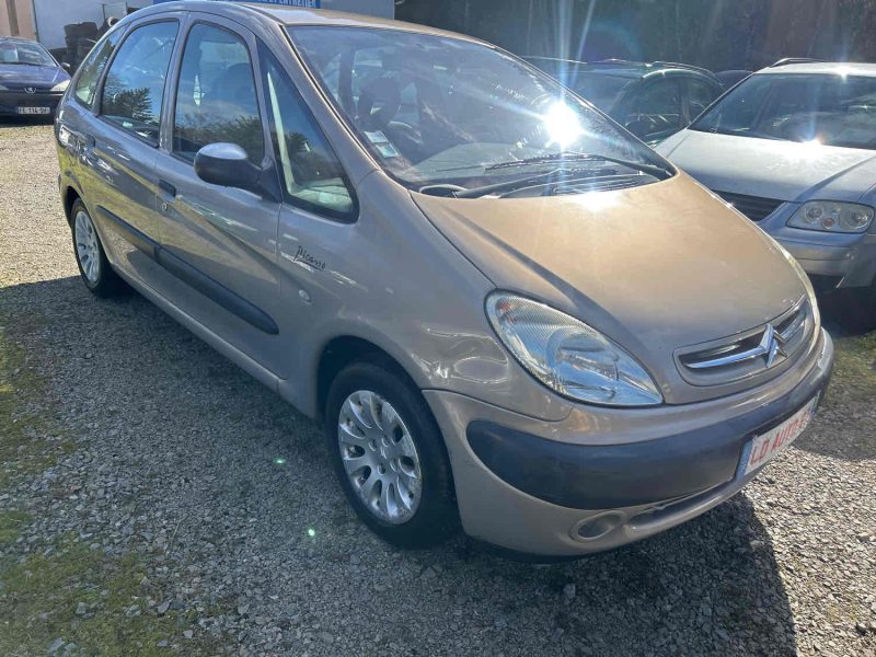CITROEN XSARA PICASSO 2003. Auto Dakar met à votre disposition une équipe d'experts passionnés d'automobile