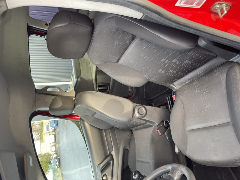 CITROËN BERLINGO 2012. Le service de préparation véhicule Auto Dakar personnalise votre automobile selon vos préférences avec équipements spécifiques et accessoires haut de gamme. Notre atelier de customisation transforme votre véhicule en exemplaire unique parfaitement adapté à vos besoins.