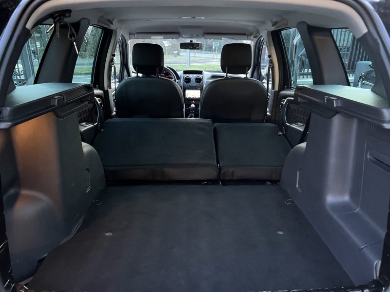 DACIA DUSTER 2013. Notre centre de diagnostic Auto Dakar utilise les équipements les plus avancés pour analyser précisément l'état technique de votre véhicule. Ce diagnostic complet vous permet d'anticiper les besoins de maintenance et d'optimiser les performances de votre automobile.