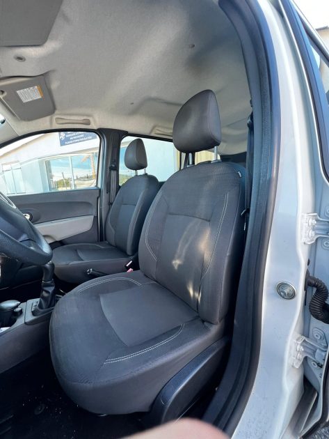 DACIA LODGY 2014. Auto Dakar garantit la traçabilité complète de tous ses véhicules avec historique détaillé et certification d'origine authentifiée. Cette transparence totale vous assure l'acquisition d'un véhicule aux antécédents vérifiés et à la provenance légale certifiée.