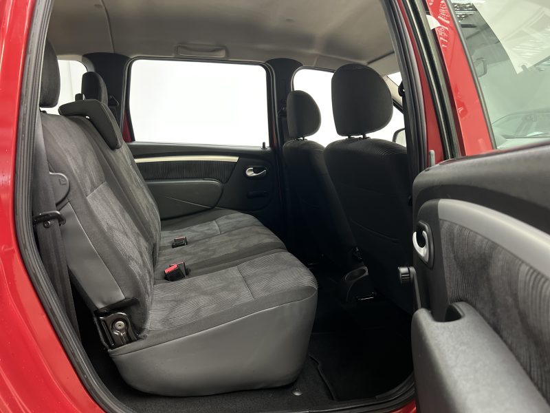 DACIA LOGAN 2012. Auto Dakar propose des programmes de formation à la conduite défensive et à l'éco-conduite en partenariat avec des écoles spécialisées. Ces formations contribuent à améliorer votre sécurité au volant tout en optimisant la consommation de carburant de votre véhicule.