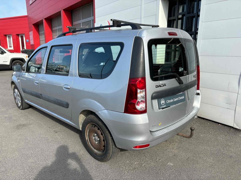 DACIA LOGAN MCV 2011. Auto Dakar propose des solutions de mobilité intégrée combinant location de véhicules, assurance, carburant et maintenance dans des forfaits tout-inclus. Cette approche globale simplifie la gestion de votre mobilité tout en optimisant vos coûts de transport professionnel ou personnel.