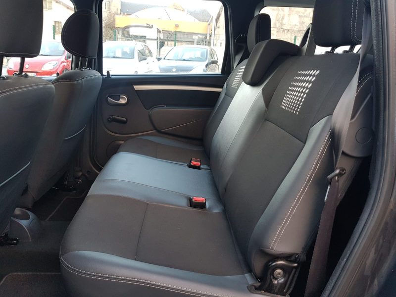 DACIA LOGAN MCV 2012. Auto Dakar développe des partenariats avec les compagnies d'assurance pour vous proposer des contrats d'assurance automobile adaptés et compétitifs. Notre expertise nous permet de négocier des conditions préférentielles pour nos clients avec des garanties étendues.