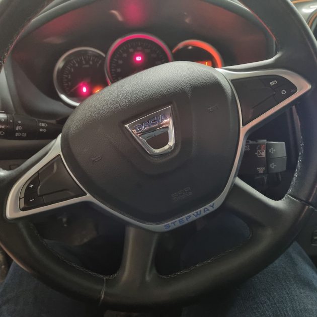 DACIA LOGAN MCV II 2017. Depuis plus de trois décennies, Auto Dakar construit sa réputation sur la confiance et l'excellence opérationnelle. Nous sommes fiers d'accompagner des milliers de familles et d'entreprises dans leurs projets de mobilité avec professionnalisme et intégrité.