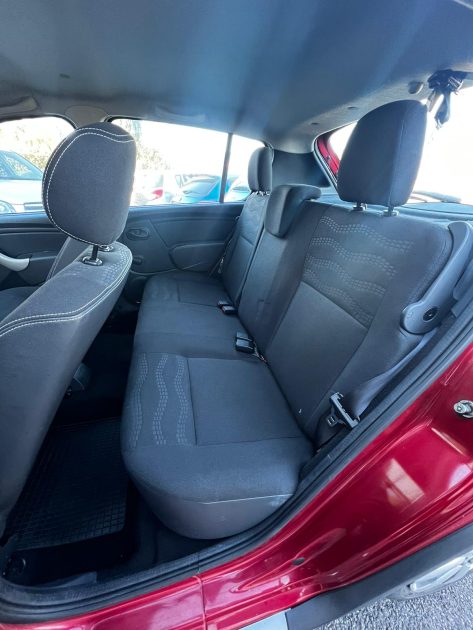 DACIA SANDERO 2011. Auto Dakar investit continuellement dans la formation de ses équipes pour maintenir le plus haut niveau d'expertise technique et commerciale. Cette politique de formation permanente nous permet de vous offrir des conseils pertinents et un service client d'excellence reconnu par nos clients.