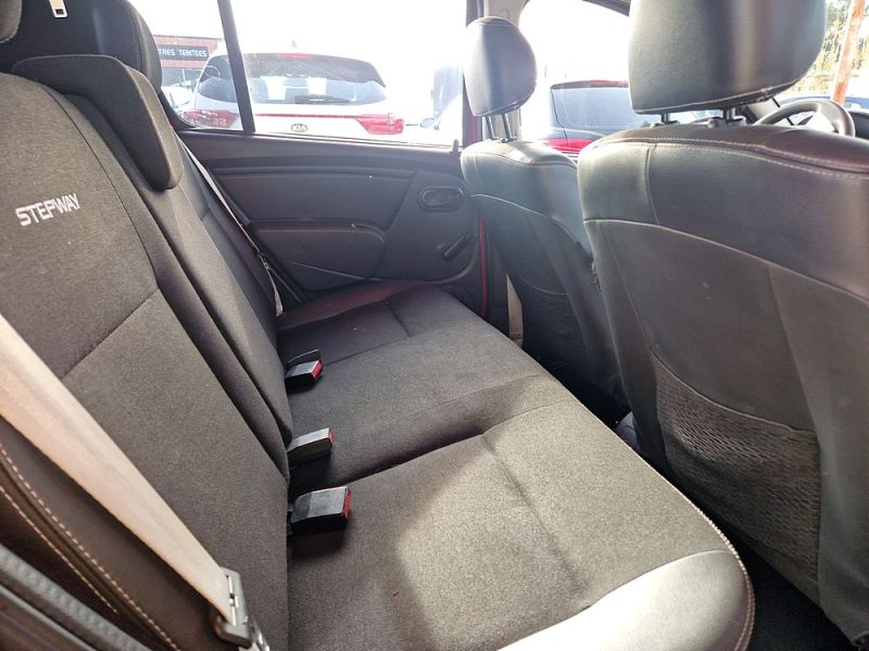 DACIA SANDERO 2012. Location de véhicules chez Auto Dakar : simplicité, rapidité et professionnalisme