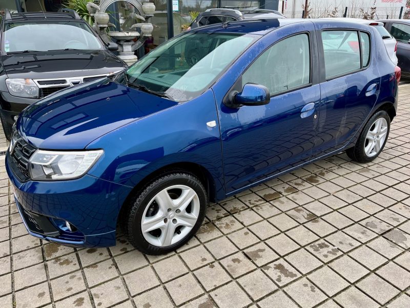 DACIA SANDERO 2018. Auto Dakar propose un service de location avec chauffeur professionnel