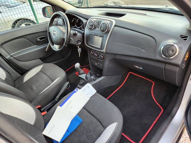 DACIA SANDERO II 2014. La location de véhicules chez Auto Dakar inclut une assistance 24h/24 et 7j/7 pour votre tranquillité d'esprit. En cas de panne ou d'incident, notre équipe d'intervention rapide se déplace immédiatement pour résoudre le problème ou vous fournir un véhicule de remplacement.
