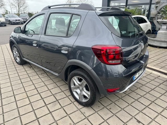 DACIA SANDERO II 2017. Formations de conduite et stage de perfectionnement avec les partenaires d'Auto Dakar