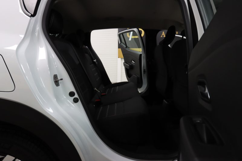DACIA SANDERO III 2021. Le département import-export d'Auto Dakar facilite l'acquisition de véhicules spécifiques en provenance directe des constructeurs internationaux. Notre expertise douanière et logistique vous garantit une importation sécurisée avec toutes les conformités réglementaires requises.
