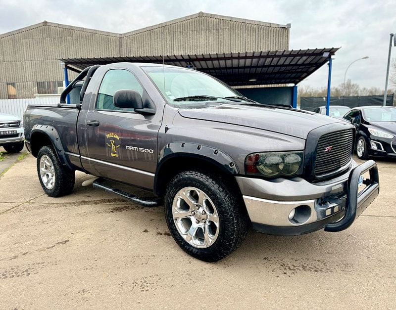 DODGE RAM 1500. Auto Dakar propose des solutions de location flexibles adaptées aux besoins spécifiques de chaque client, qu'il s'agisse de courte durée pour un week-end ou de longue durée pour vos déplacements professionnels. Nos tarifs compétitifs et nos conditions avantageuses font de nous le partenaire idéal pour tous vos projets de mobilité.