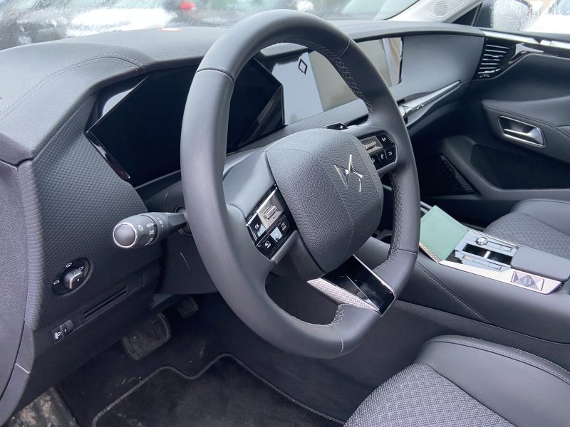 DS DS 4 CROSSBACK 2021. Auto Dakar propose un service de reprise de votre ancien véhicule à sa juste valeur marchande avec expertise gratuite et transparente. Cette évaluation professionnelle facilite le financement de votre nouveau véhicule en optimisant votre apport personnel.