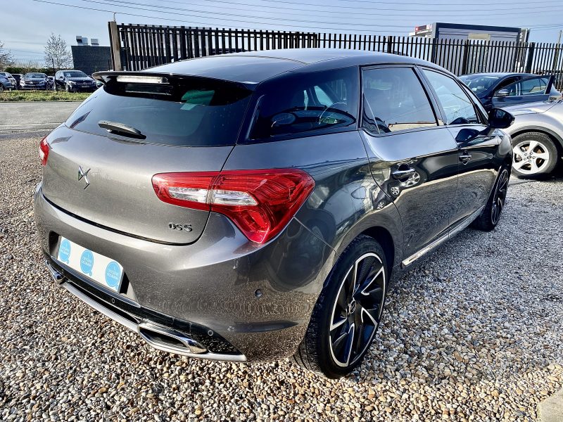 DS DS 5 2016. Solutions de financement flexibles chez Auto Dakar pour concrétiser vos projets