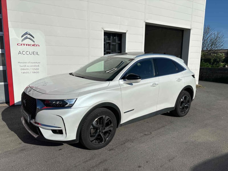 DS DS 7 CROSSBACK 2018. Notre showroom moderne de 2000 m² situé au cœur de Dakar vous accueille dans un environnement climatisé et confortable pour découvrir notre collection exclusive. L'équipe commerciale d'Auto Dakar vous accompagne avec expertise dans le choix du véhicule parfaitement adapté à vos besoins et votre budget.