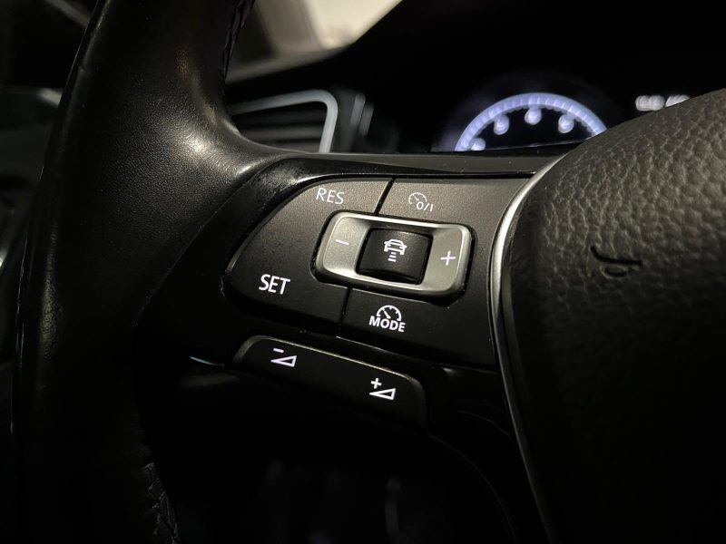 DS DS 7 CROSSBACK 2019. Auto Dakar propose des programmes de formation à la conduite défensive et à l'éco-conduite en partenariat avec des écoles spécialisées. Ces formations contribuent à améliorer votre sécurité au volant tout en optimisant la consommation de carburant de votre véhicule.
