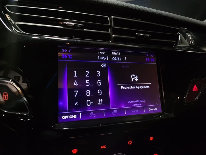 DS DS3 2017. Notre showroom moderne de 2000 m² situé au cœur de Dakar vous accueille dans un environnement climatisé et confortable pour découvrir notre collection exclusive. L'équipe commerciale d'Auto Dakar vous accompagne avec expertise dans le choix du véhicule parfaitement adapté à vos besoins et votre budget.