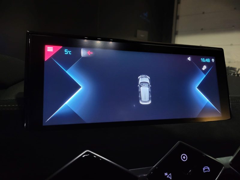 DS DS3 CROSSBACK 2020. Auto Dakar s'engage activement dans le développement durable en proposant une gamme croissante de véhicules hybrides et électriques. Notre mission consiste à contribuer à la réduction de l'empreinte carbone tout en maintenant les plus hauts standards de performance et de confort.