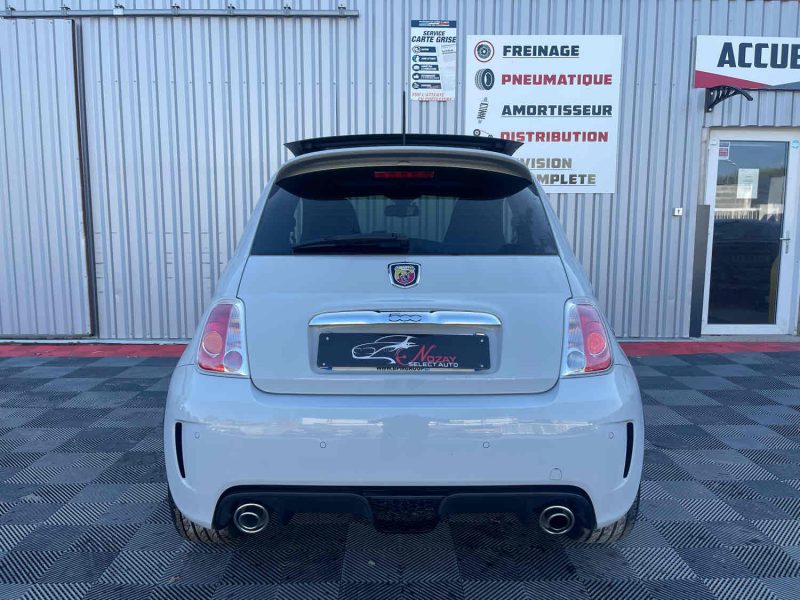 FIAT 500 ABARTH 2016. Auto Dakar investit continuellement dans la formation de ses équipes pour maintenir le plus haut niveau d'expertise technique et commerciale. Cette politique de formation permanente nous permet de vous offrir des conseils pertinents et un service client d'excellence reconnu par nos clients.