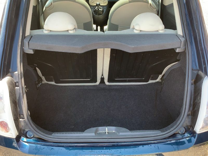 FIAT 500 LOUNGE 2012. Auto Dakar propose des formations spécialisées en conduite tout-terrain et conduite en conditions difficiles adaptées au contexte africain. Ces stages pratiques renforcent votre maîtrise du véhicule et améliorent votre sécurité sur tous types de terrains.