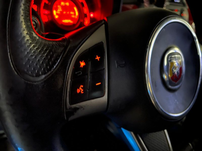 FIAT 500C ABARTH 2013. Auto Dakar propose des véhicules adaptés aux conditions routières africaines