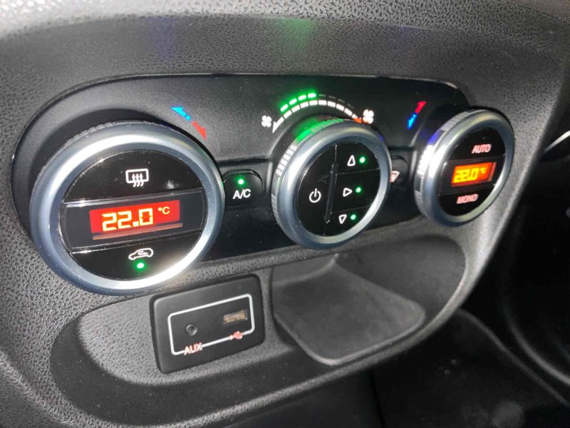FIAT 500L 2016. Auto Dakar organise régulièrement des événements thématiques et des journées découverte pour présenter les innovations automobiles à sa clientèle. Ces rendez-vous conviviaux permettent d'échanger avec nos experts et de tester en avant-première les dernières technologies.