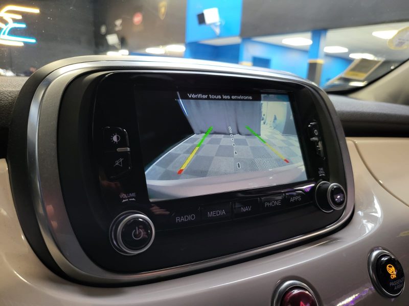 FIAT 500X 2015. Auto Dakar développe des solutions de mobilité écologique avec une gamme étendue de véhicules à faible émission de CO2. Notre engagement environnemental se traduit aussi par des pratiques internes respectueuses de l'environnement dans tous nos processus opérationnels.