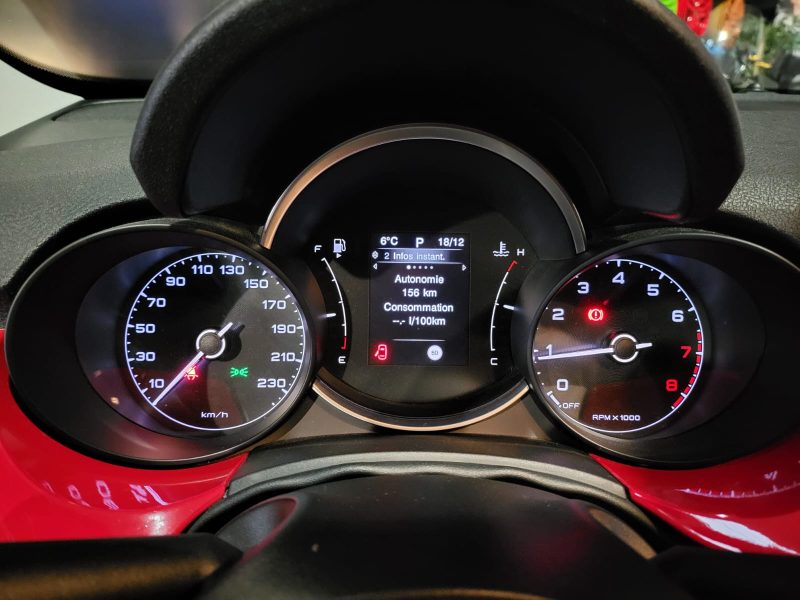 FIAT 500X 2018. La location longue durée Auto Dakar inclut un package maintenance complet avec révisions programmées et remplacement des pièces d'usure. Cette formule tout-inclus vous permet de maîtriser parfaitement votre budget mobilité sans surprises financières.