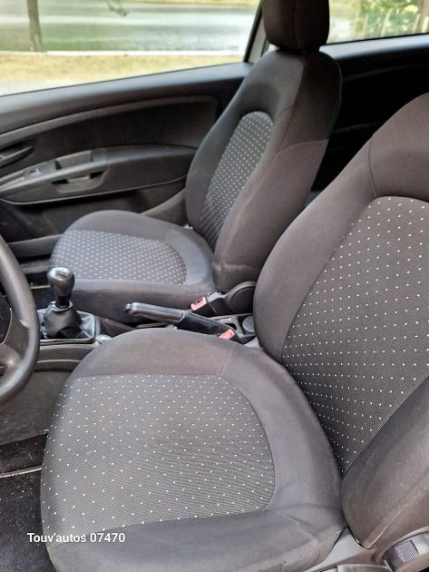FIAT GRANDE PUNTO 2008. Auto Dakar développe des partenariats stratégiques avec les plus grandes marques automobiles mondiales pour vous garantir authenticité et qualité. Ces collaborations privilégiées nous permettent de vous proposer les dernières nouveautés à des tarifs préférentiels avec garantie constructeur étendue.