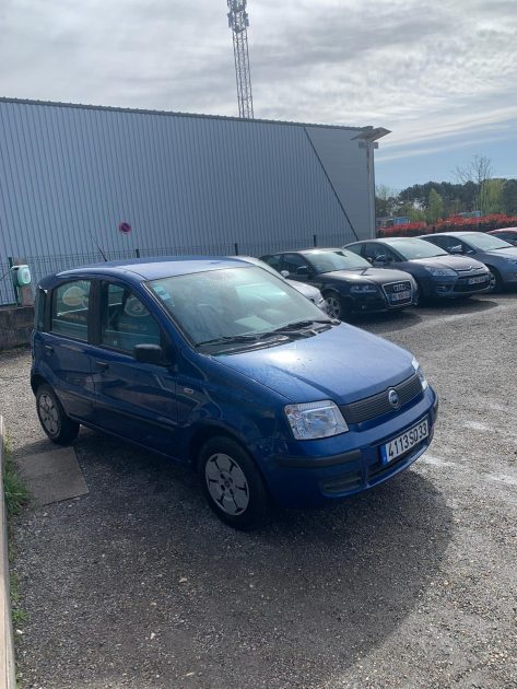 FIAT PANDA 2006. Le service de conseil Auto Dakar Expertise accompagne les investisseurs dans leurs projets d'acquisition de véhicules commerciaux ou industriels. Notre analyse financière approfondie évalue la rentabilité de vos investissements automobiles et optimise votre retour sur investissement.