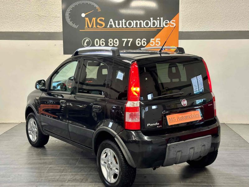 FIAT PANDA 4X4 2010. Auto Dakar garantit la traçabilité complète de tous ses véhicules avec historique détaillé et certification d'origine authentifiée. Cette transparence totale vous assure l'acquisition d'un véhicule aux antécédents vérifiés et à la provenance légale certifiée.