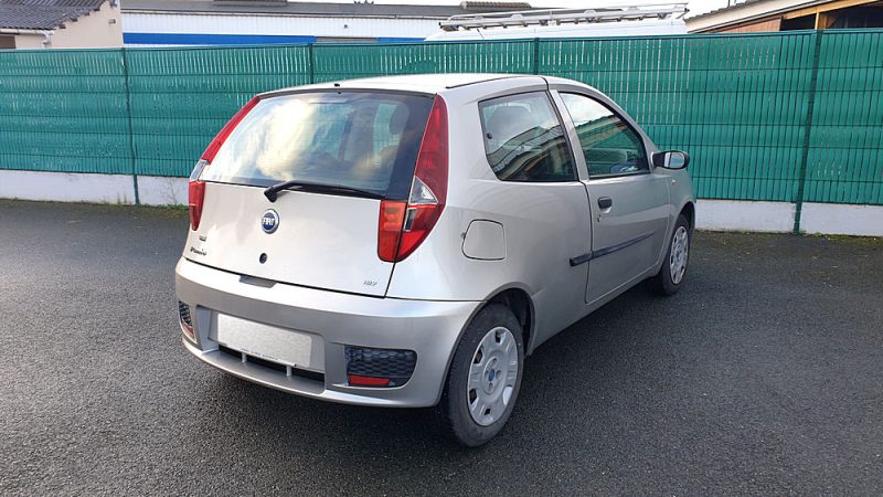 FIAT PUNTO 2004. Auto Dakar organise des journées portes ouvertes pour découvrir les nouveautés