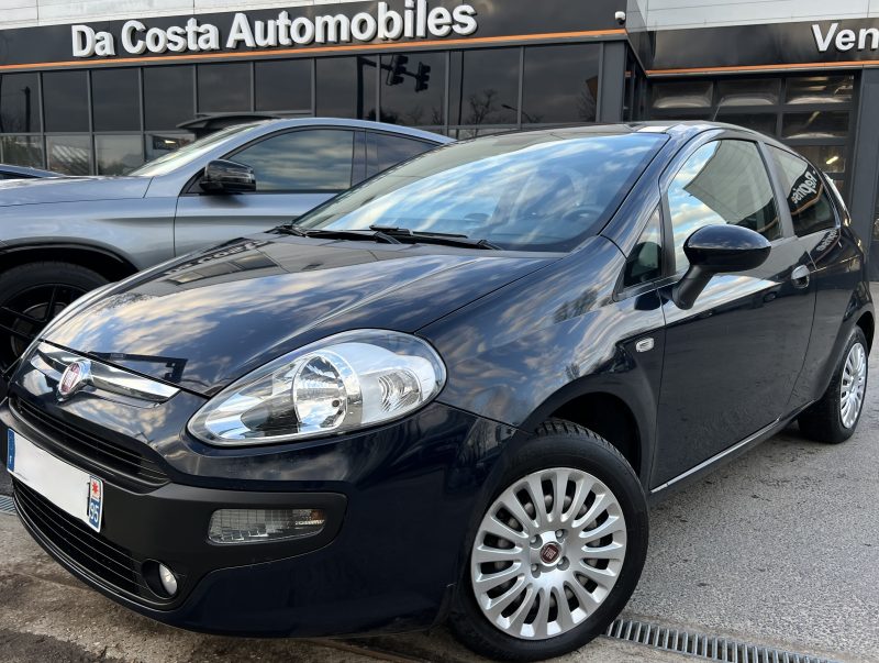 FIAT PUNTO EVO 2011. Le programme de partenariat Auto Dakar Enterprise développe des relations privilégiées avec les entreprises clientes à travers des services sur mesure. Ces collaborations stratégiques incluent la gestion complète de flottes, la formation des conducteurs et l'optimisation des coûts de transport.