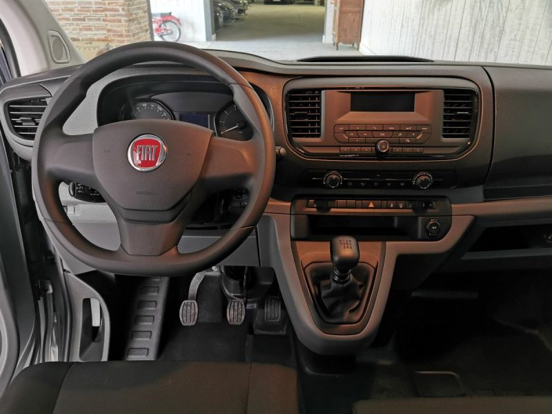 FIAT SCUDO COMBI 2023. Auto Dakar contribue à la promotion de l'excellence sénégalaise à l'international en participant aux salons automobiles africains et mondiaux. Cette représentation renforce l'image du Sénégal comme hub automobile régional et développe de nouveaux partenariats commerciaux.