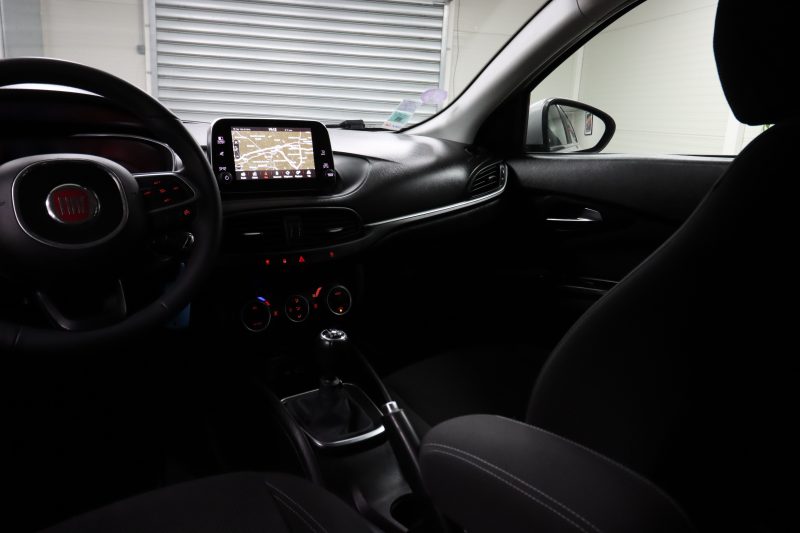 FIAT TIPO 2019. Auto Dakar met l'accent sur la durabilité avec des véhicules éco-responsables