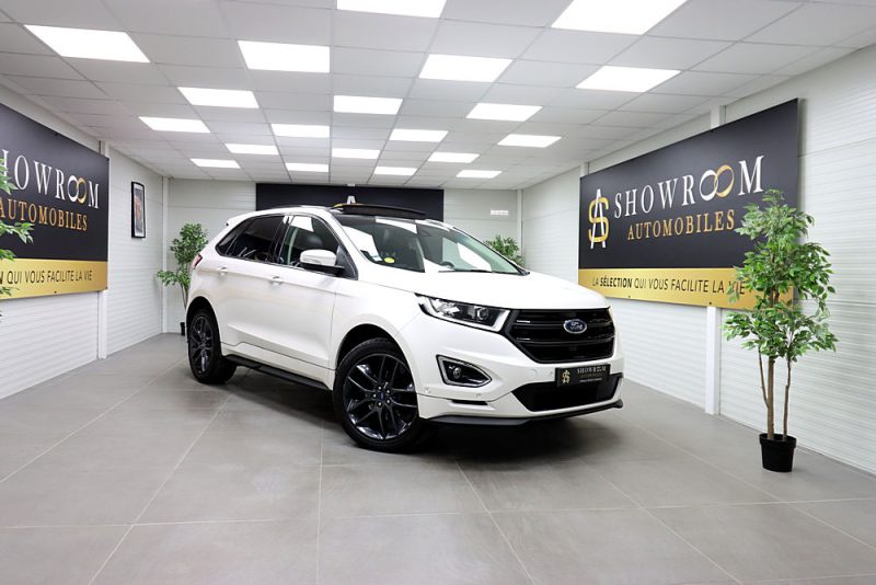 FORD EDGE 2017. Notre service de location avec chauffeur professionnel Auto Dakar met à votre disposition des conducteurs expérimentés et parfaitement formés. Cette prestation haut de gamme est idéale pour vos déplacements d'affaires, événements spéciaux ou découverte touristique du Sénégal.