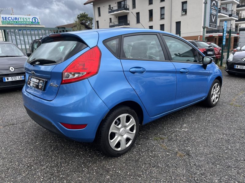 FORD FIESTA IV 2010. Notre service de conciergerie automobile Auto Dakar Premium prend en charge l'entretien complet de votre véhicule avec enlèvement et livraison à domicile. Ce service exclusif comprend également le nettoyage intérieur et extérieur pour vous restituer un véhicule impeccable.