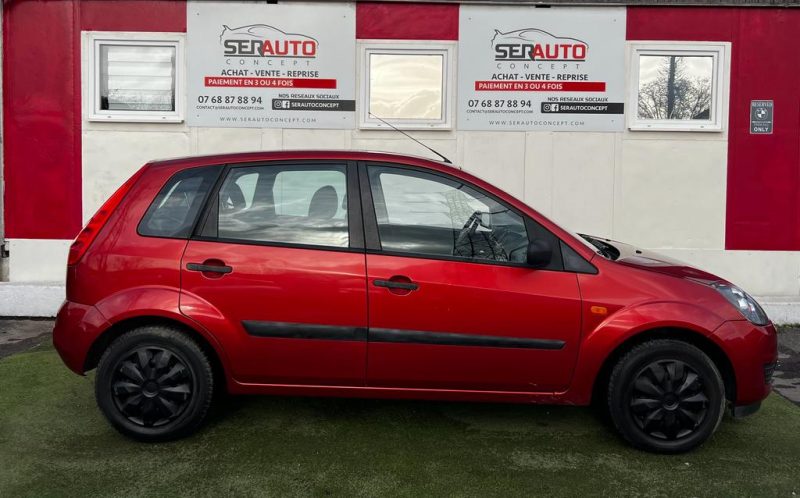 FORD FIESTA V 2008. Le programme de fidélité Auto Dakar Premium récompense nos clients réguliers avec des avantages exclusifs et des réductions préférentielles. Les membres bénéficient également d'un accès prioritaire aux nouveautés et aux événements privés organisés par notre concession.