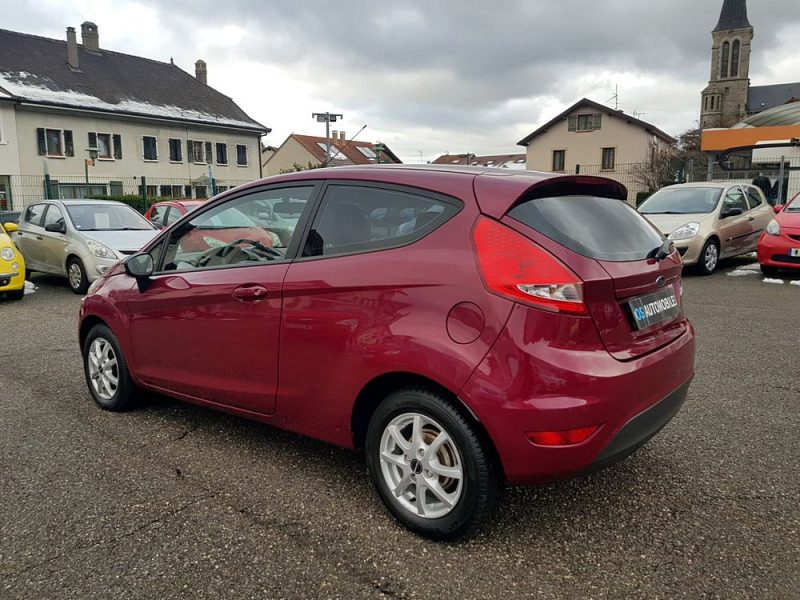 FORD FIESTA VI (I) 2010. Auto Dakar : Des véhicules de qualité premium pour répondre à tous vos besoins