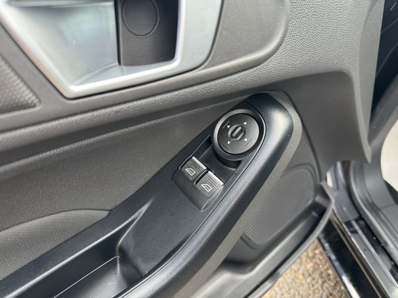FORD FIESTA VI 2017. Location courte ou longue durée ? Auto Dakar s'adapte à vos exigences spécifiques