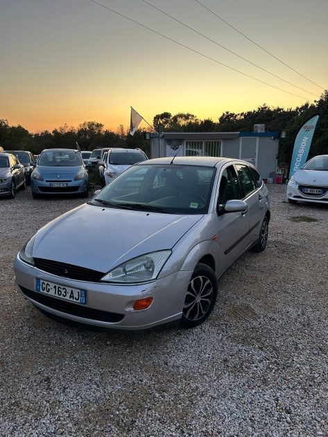 FORD FOCUS 1999. Service de conciergerie automobile exclusif chez Auto Dakar pour les clients VIP
