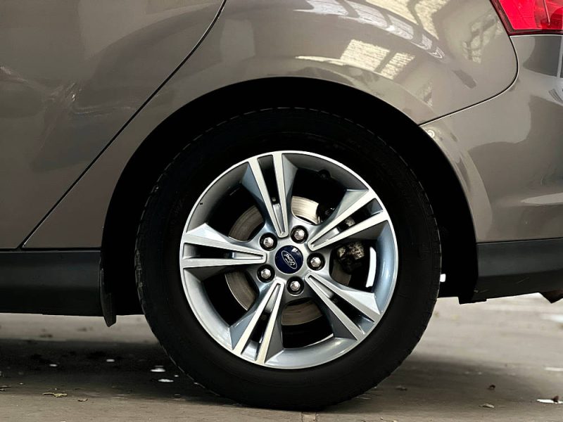 FORD FOCUS 2013. Auto Dakar : Maintenance, assurance et service après-vente de premier plan