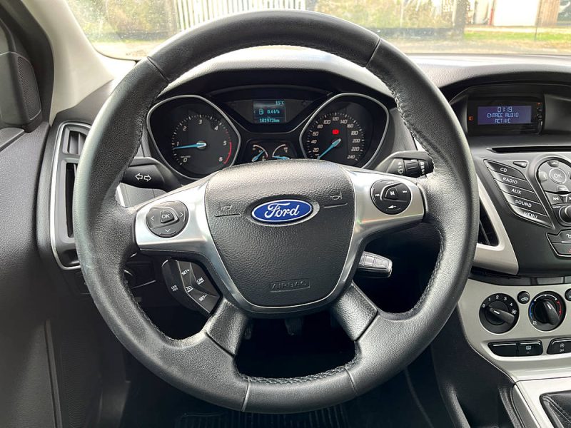 FORD FORD FOCUS BREAK 2012. Formations de conduite et stage de perfectionnement avec les partenaires d'Auto Dakar