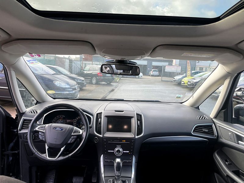 FORD GALAXY III 2017. Auto Dakar développe des solutions de financement participatif et solidaire pour démocratiser l'accès à la mobilité automobile. Ces initiatives innovantes s'adressent particulièrement aux entrepreneurs et porteurs de projets ayant des besoins spécifiques de transport.